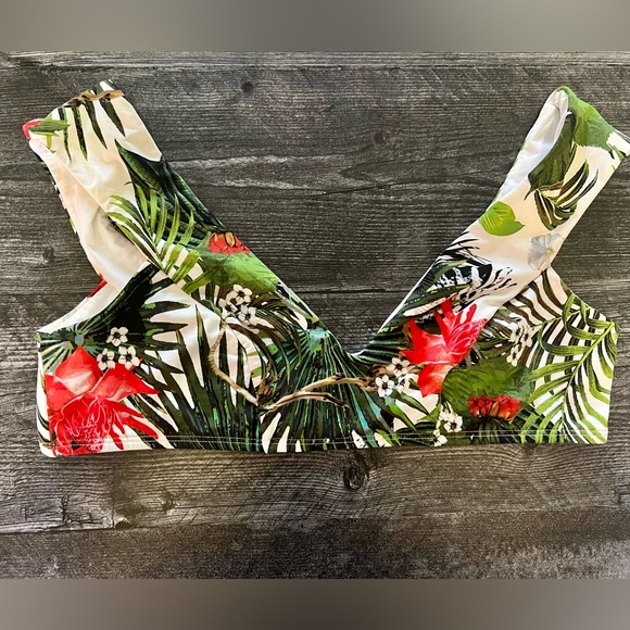 Vitamin A Baja Capri Top and matching Vitamin A Baja 
Bottom size 12/XL/D - Picture 4 of 8